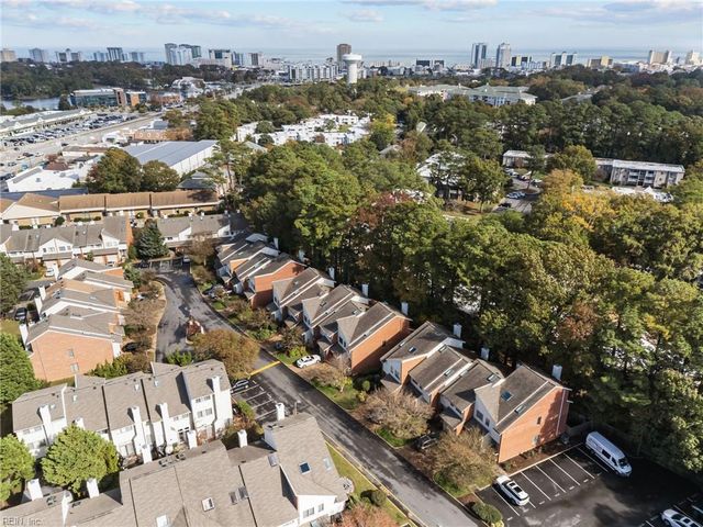 692 Coquina LN, Virginia Beach, VA 23451