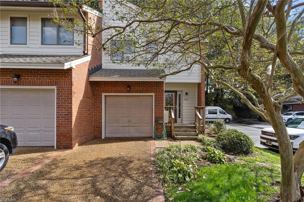 692 Coquina LN, Virginia Beach, VA 23451