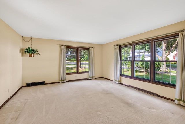 5 Parklawn Place, Madison, WI 53705