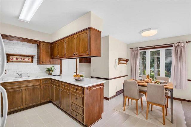 5 Parklawn Place, Madison, WI 53705