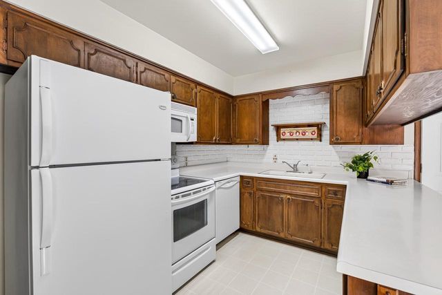 5 Parklawn Place, Madison, WI 53705