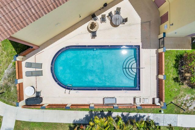 327 Southwind Drive 206, North Palm Beach, FL 33408