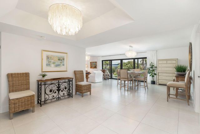 327 Southwind Drive 206, North Palm Beach, FL 33408