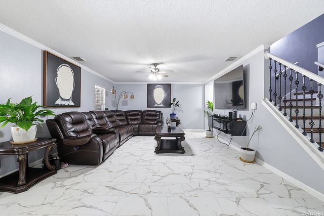 9911 KELTON DR, San Antonio, TX 78250