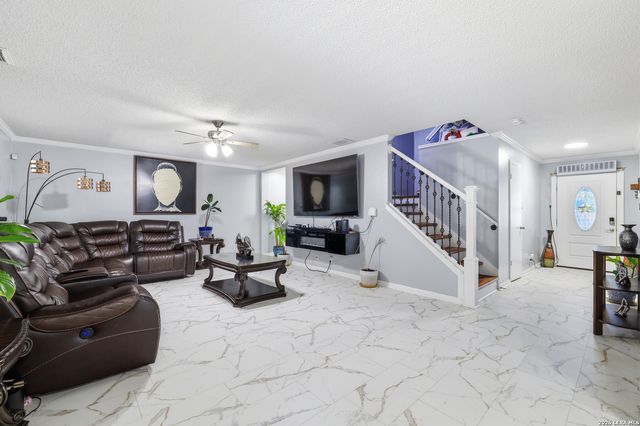 9911 KELTON DR, San Antonio, TX 78250