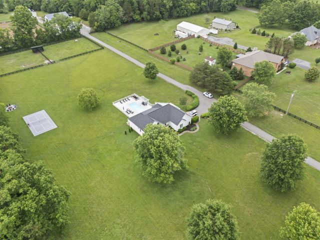 3084 Duplex Rd, Spring Hill, TN 37174
