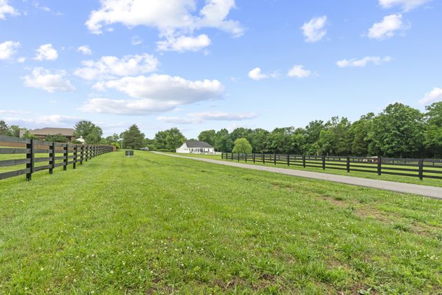 3084 Duplex Rd, Spring Hill, TN 37174