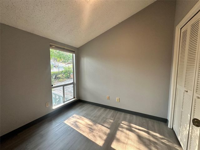 2206 Trailside DR 302, Austin, TX 78704