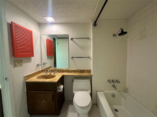 2206 Trailside DR 302, Austin, TX 78704