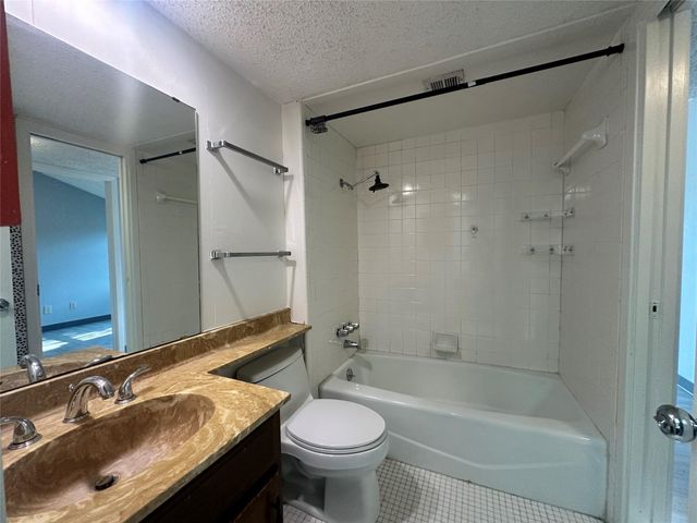 2206 Trailside DR 302, Austin, TX 78704