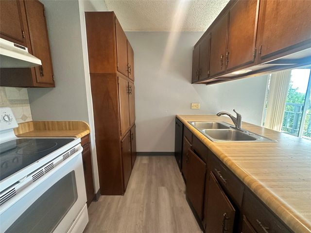 2206 Trailside DR 302, Austin, TX 78704