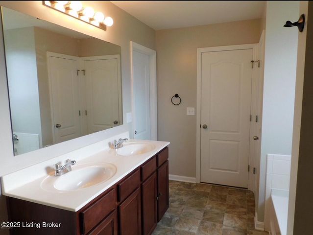 146 Bald Eagles Cir, Mt Washington, KY 40047