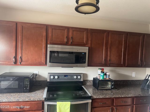 146 Bald Eagles Cir, Mt Washington, KY 40047