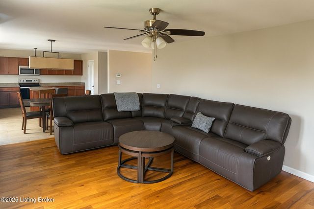 146 Bald Eagles Cir, Mt Washington, KY 40047