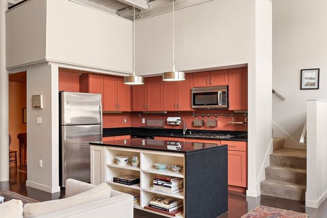 1 Aberdeen Way 102, Cambridge, MA 02138