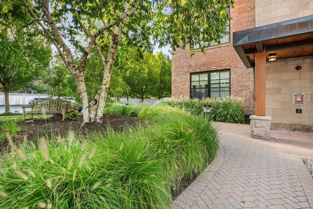 1 Aberdeen Way 102, Cambridge, MA 02138