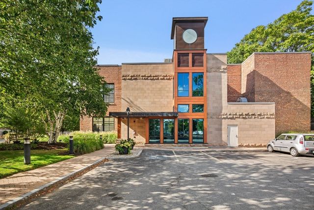 1 Aberdeen Way 102, Cambridge, MA 02138