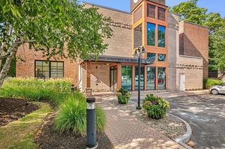 1 Aberdeen Way 102, Cambridge, MA 02138