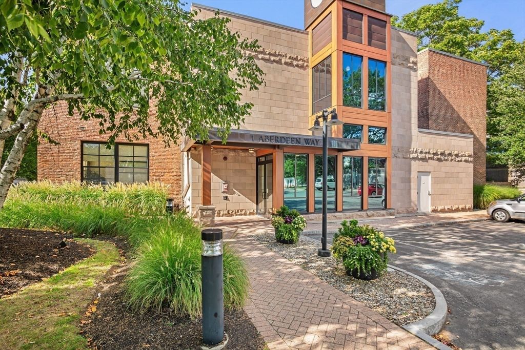 1 Aberdeen Way 102, Cambridge, MA 02138