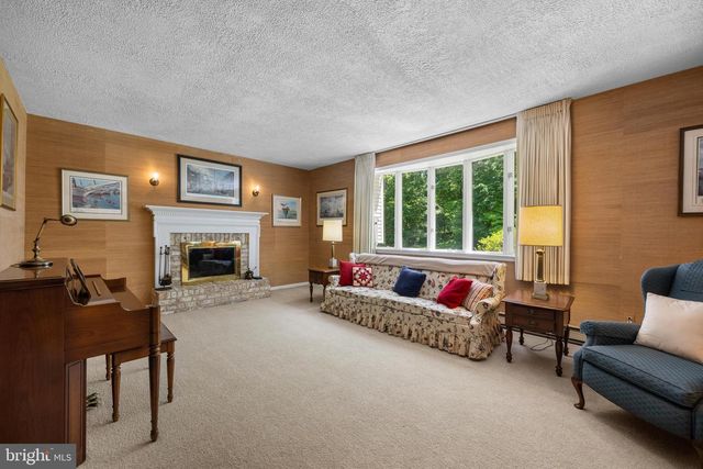 6 STONEHURST RD, Phoenix, MD 21131