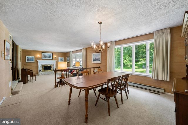 6 STONEHURST RD, Phoenix, MD 21131