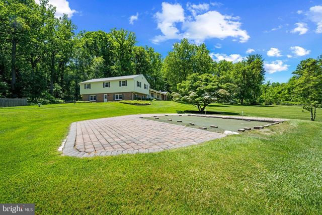 6 STONEHURST RD, Phoenix, MD 21131
