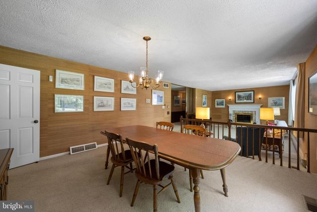 6 STONEHURST RD, Phoenix, MD 21131