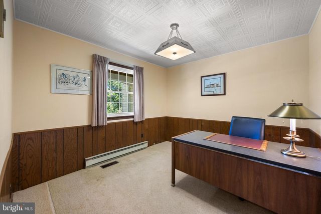 6 STONEHURST RD, Phoenix, MD 21131