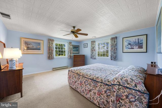 6 STONEHURST RD, Phoenix, MD 21131