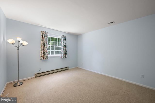 6 STONEHURST RD, Phoenix, MD 21131