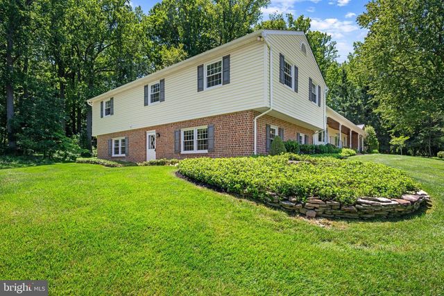 6 STONEHURST RD, Phoenix, MD 21131