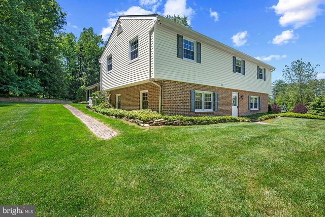 6 STONEHURST RD, Phoenix, MD 21131