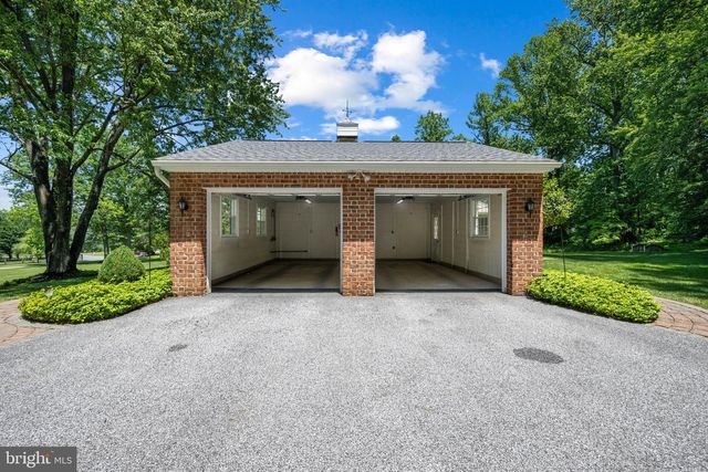 6 STONEHURST RD, Phoenix, MD 21131