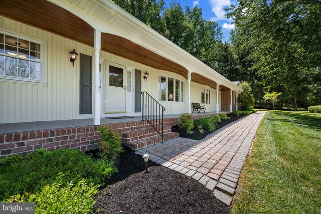 6 STONEHURST RD, Phoenix, MD 21131