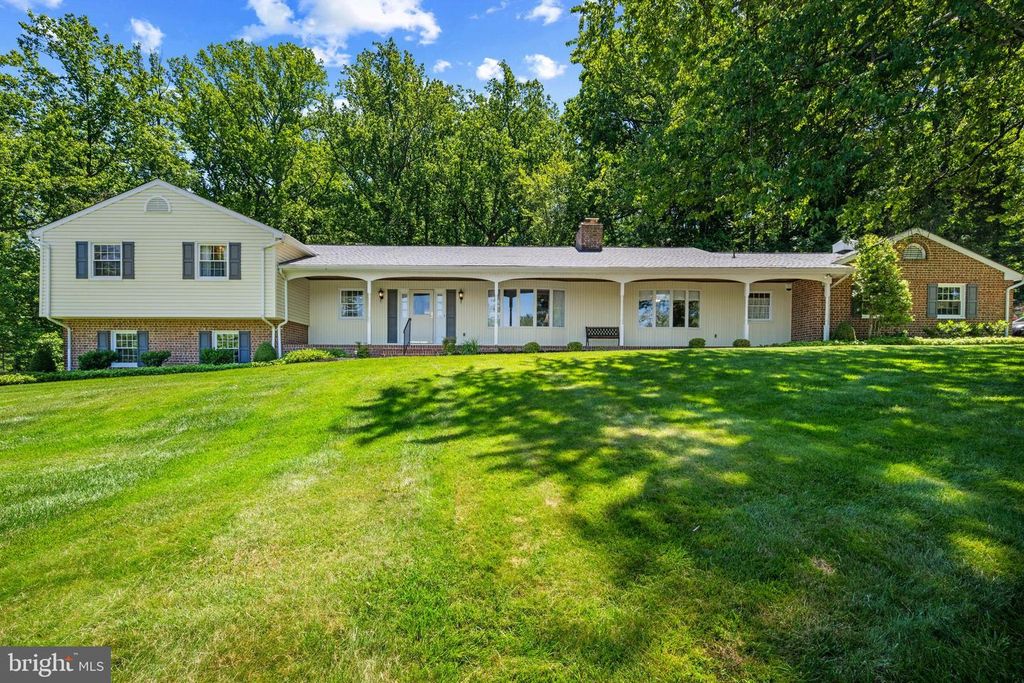 6 STONEHURST RD, Phoenix, MD 21131