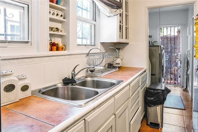 2028 W 84th, Los Angeles, CA 90047