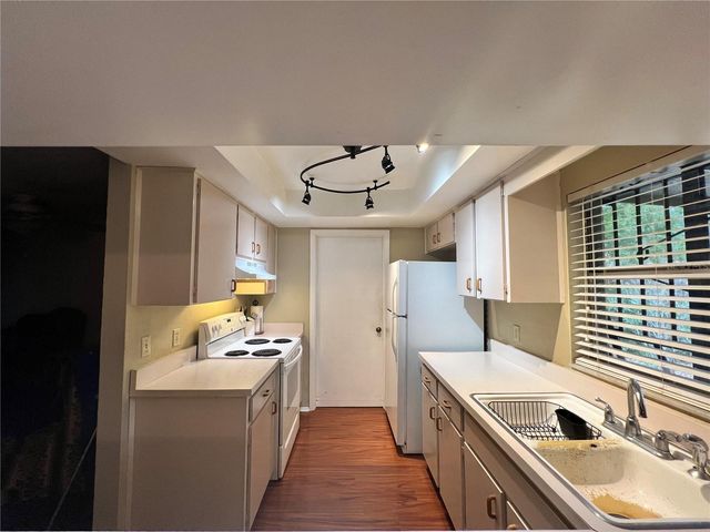 9715 HIDDEN OAKS CIRCLE, Tampa, FL 33612