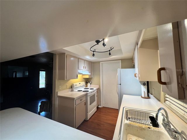 9715 HIDDEN OAKS CIRCLE, Tampa, FL 33612