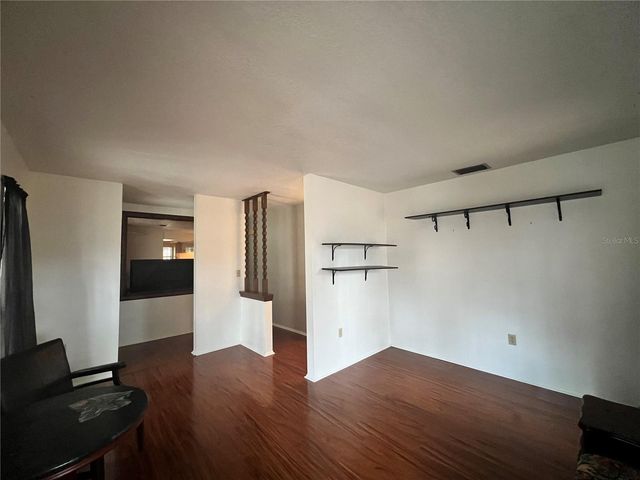 9715 HIDDEN OAKS CIRCLE, Tampa, FL 33612