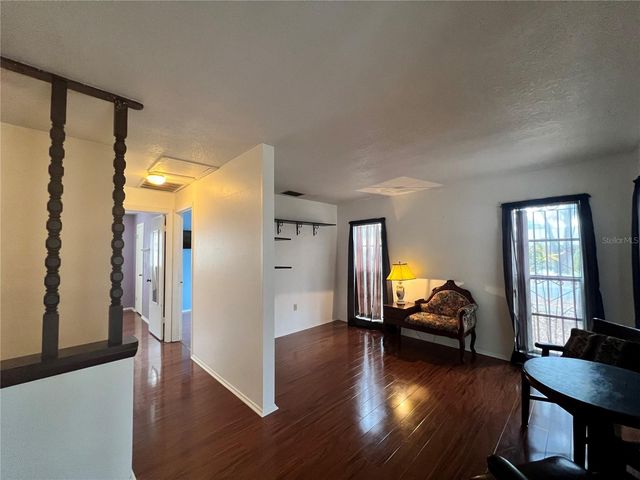 9715 HIDDEN OAKS CIRCLE, Tampa, FL 33612