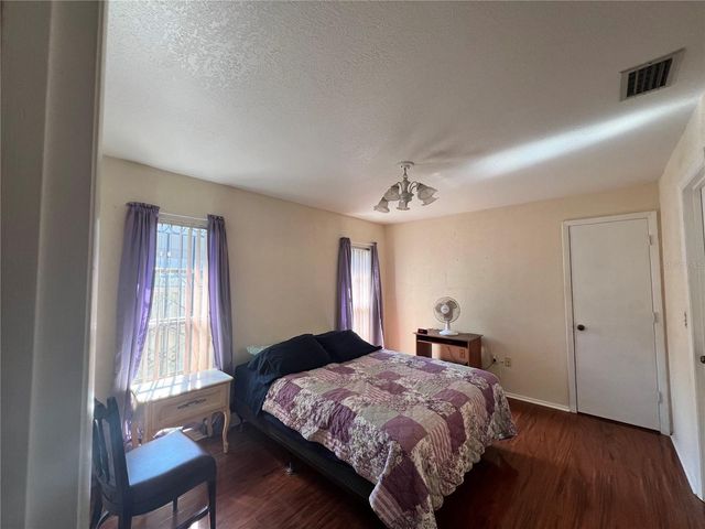 9715 HIDDEN OAKS CIRCLE, Tampa, FL 33612