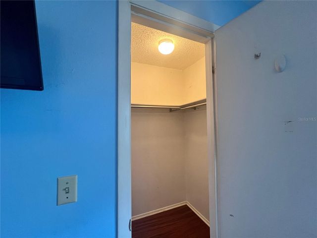 9715 HIDDEN OAKS CIRCLE, Tampa, FL 33612