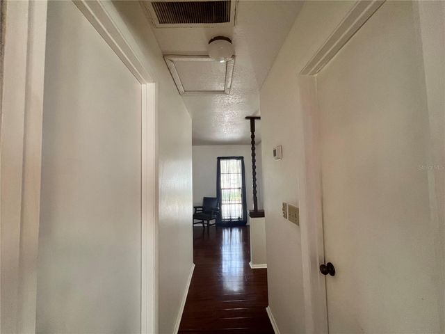 9715 HIDDEN OAKS CIRCLE, Tampa, FL 33612