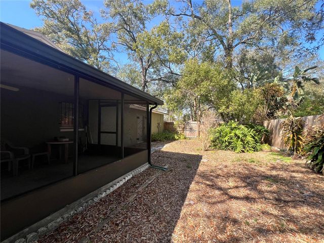 9715 HIDDEN OAKS CIRCLE, Tampa, FL 33612