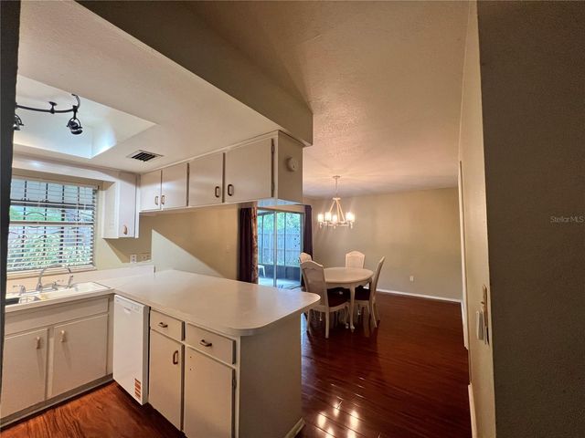 9715 HIDDEN OAKS CIRCLE, Tampa, FL 33612