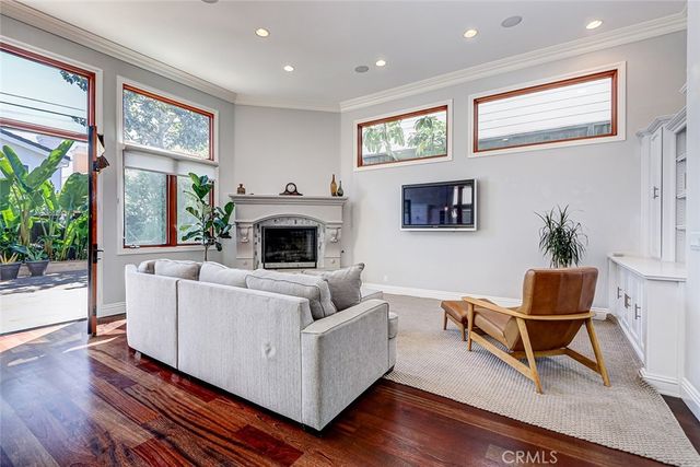 3404 N Poinsettia Avenue, Manhattan Beach, CA 90266