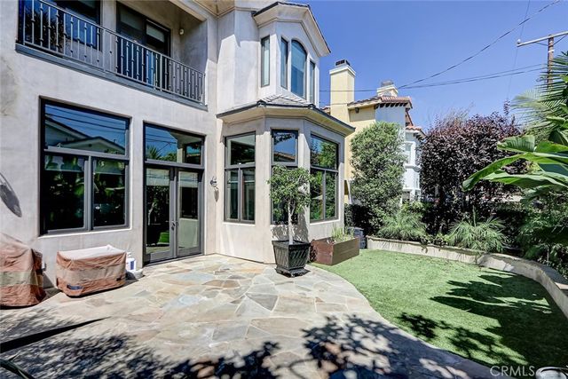 3404 N Poinsettia Avenue, Manhattan Beach, CA 90266