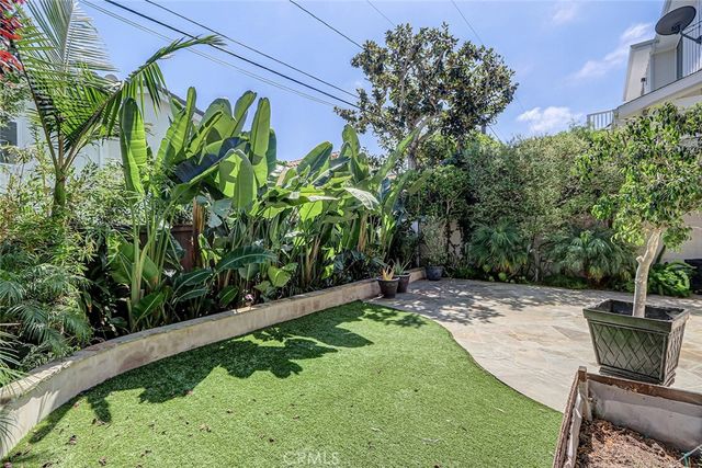 3404 N Poinsettia Avenue, Manhattan Beach, CA 90266