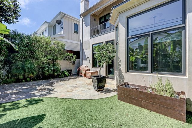 3404 N Poinsettia Avenue, Manhattan Beach, CA 90266