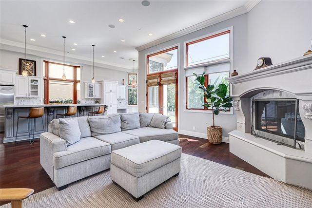 3404 N Poinsettia Avenue, Manhattan Beach, CA 90266